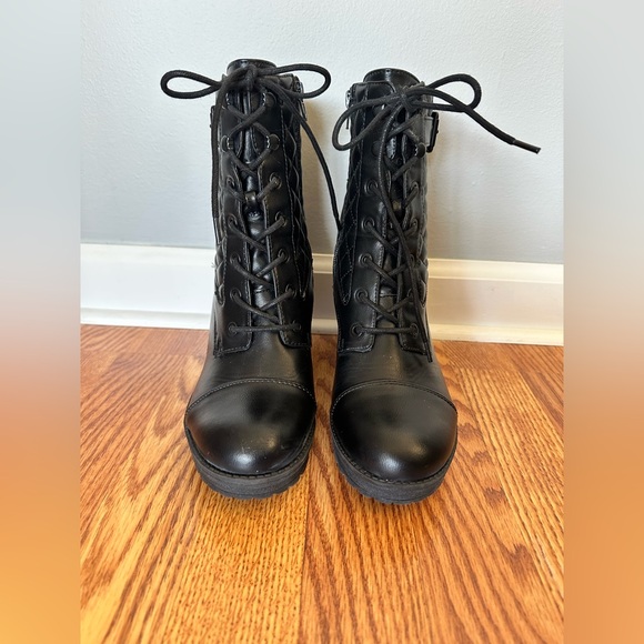 G by Guess - Women's Black Heeled Boots / Size 10 - Picture 3 of 3